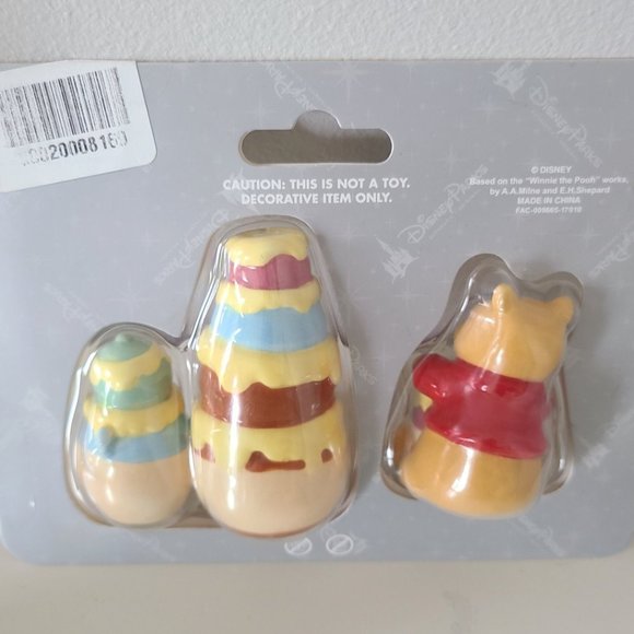 Sale today only- authentic Disney parks Winnie the Pooh Salt and pepper set - Picture 4 of 6